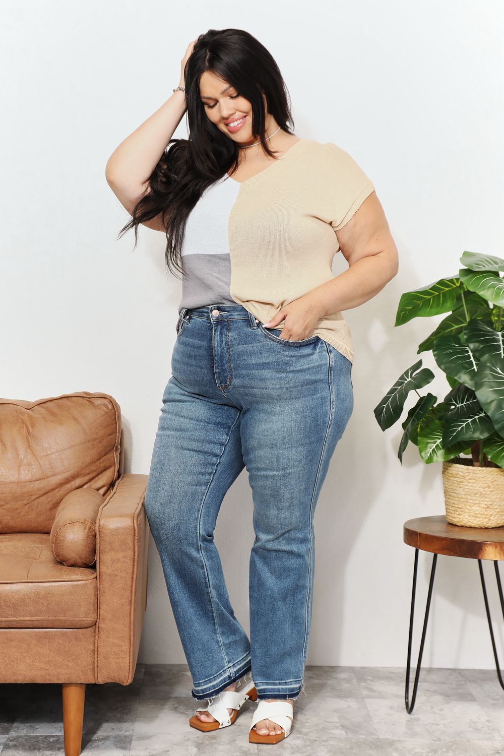 Color Block V-Neck Knit Top in Tan