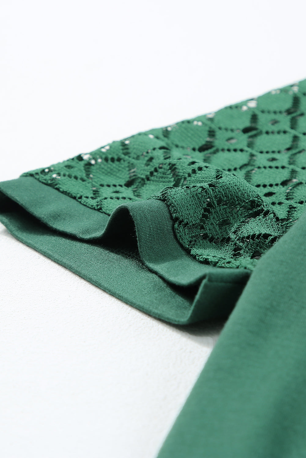 Seamed Detail Contrast Lace Raglan Sleeve Tee in Green