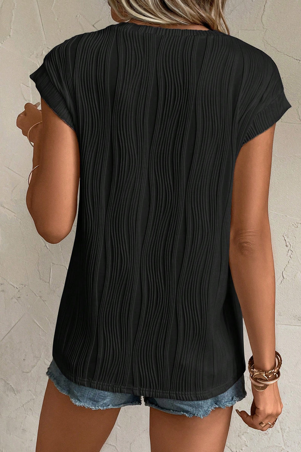 Wavy Texture Cap Sleeve Top in Black