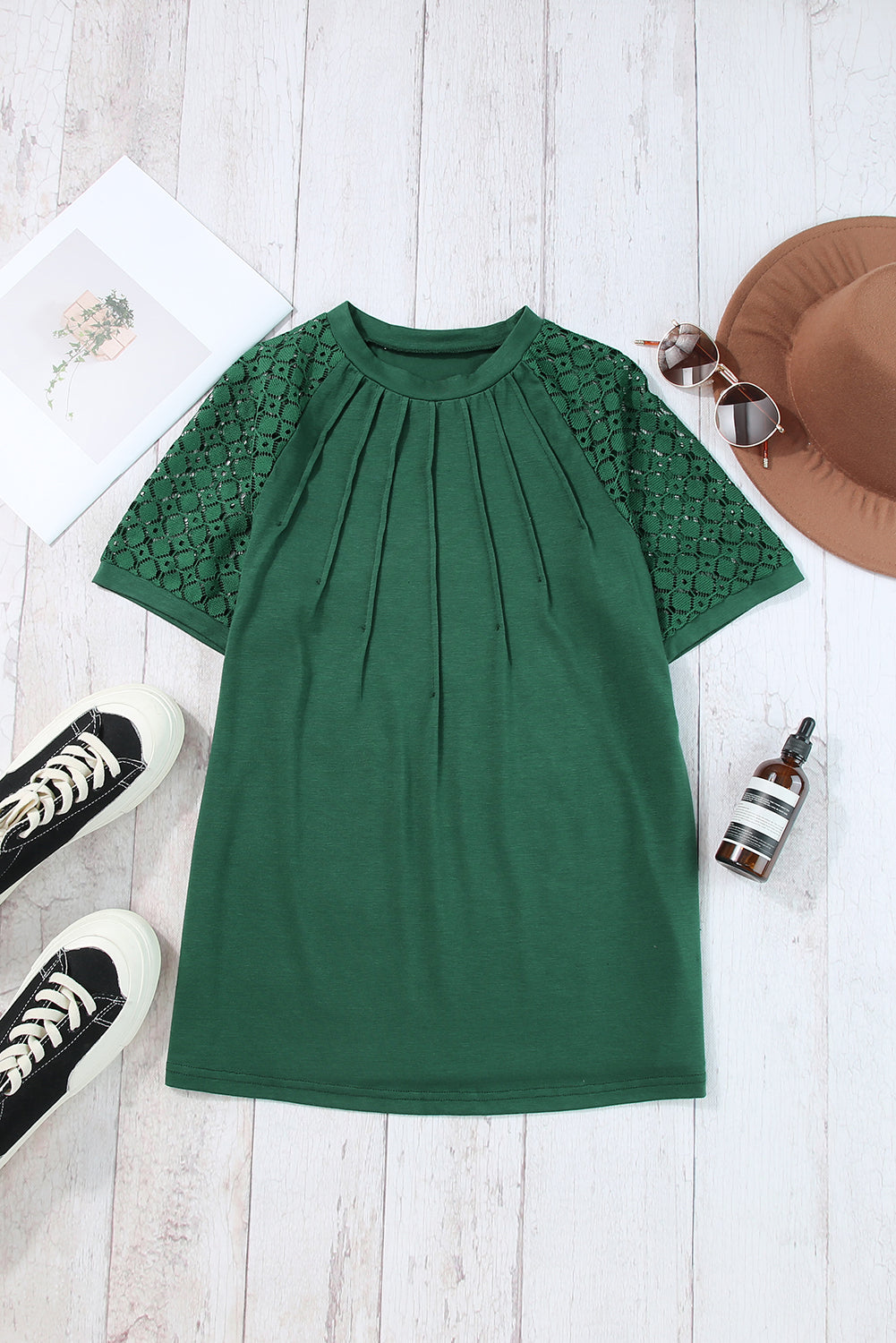 Seamed Detail Contrast Lace Raglan Sleeve Tee in Green