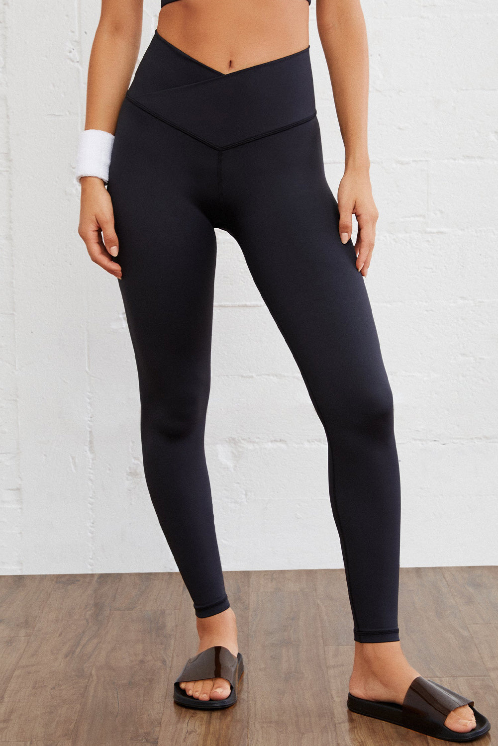 V-Waist Seamless Active Leggings in Black