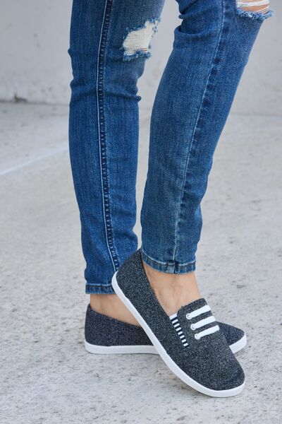 Round Toe Slip-On Flat Sneakers in Dark Grey