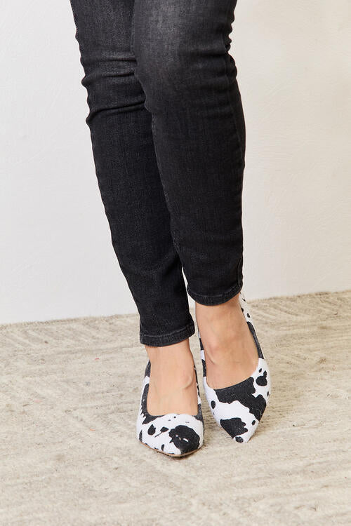 Closed Toe 2 inch Heels in Black/White