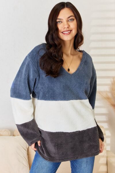 Faux Fur Color Block V-Neck Sweater in Vintage Blue
