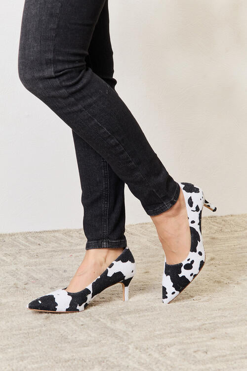 Closed Toe 2 inch Heels in black/white