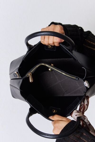David Jones PU Leather Handbag in Black with  alot of space inside