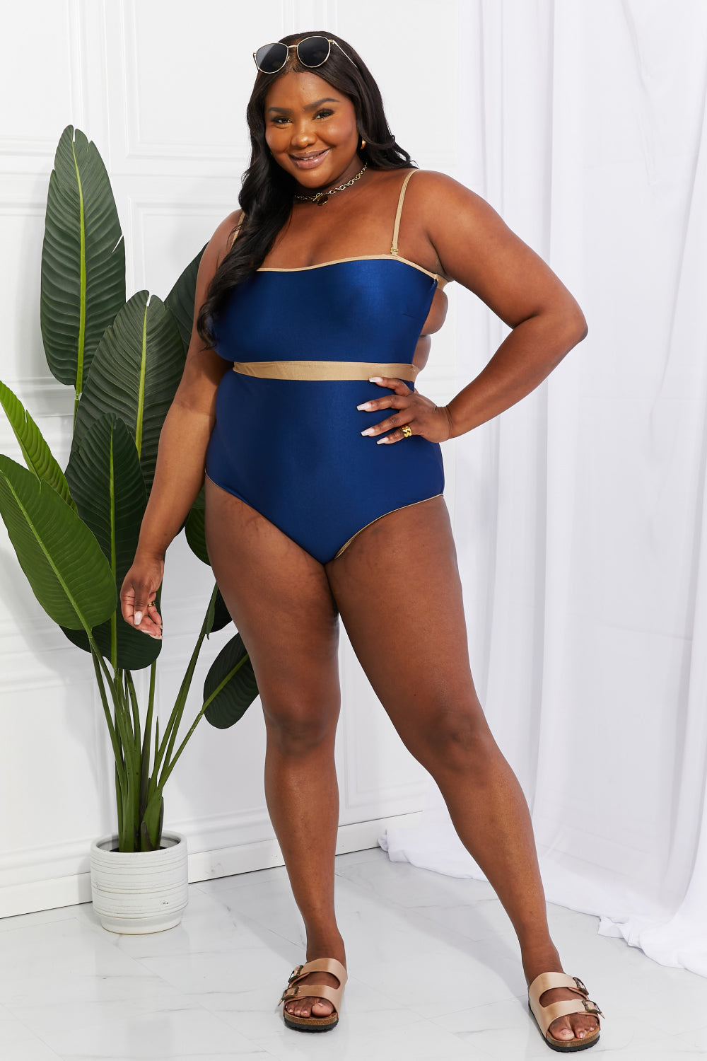 Wave Break Contrast Trim One-Piece in Navy